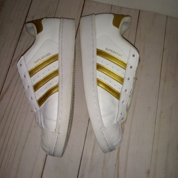 Adidas Superstar White/gold Metallic sneakers - Picture 14 of 15